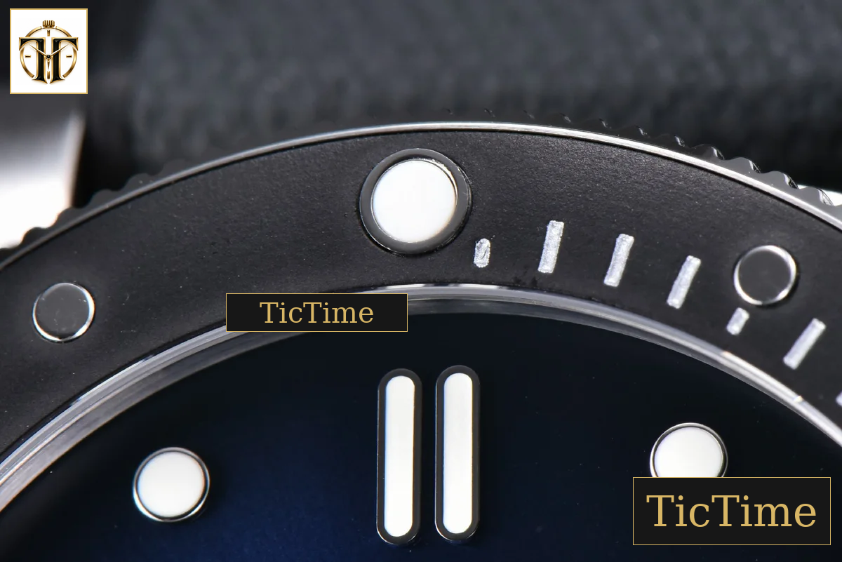 Submersible Luna Rossa PAM1565 42mm VSF Blue Dial Gummy Strap P900 — foto 9