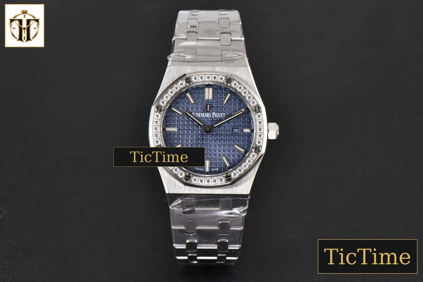 Vista frontal — Royal Oak Ladies 33mm 8F Diamond Blue Dial SS Bracelet Swiss Quartz