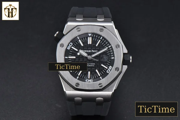 Foto frontal — Royal Oak Offshore Diver 15703 42mm GF Black Dial Black Rubber Strap A2824