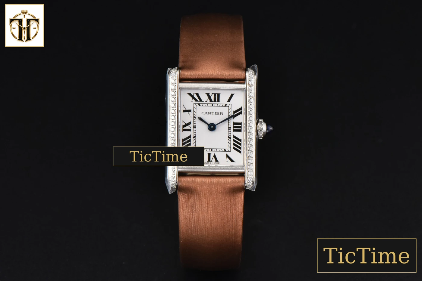 Vista frontal — Tank Must Small 29.5×22mm K11F Diamond White Dial Brown Smooth Strap Quartz