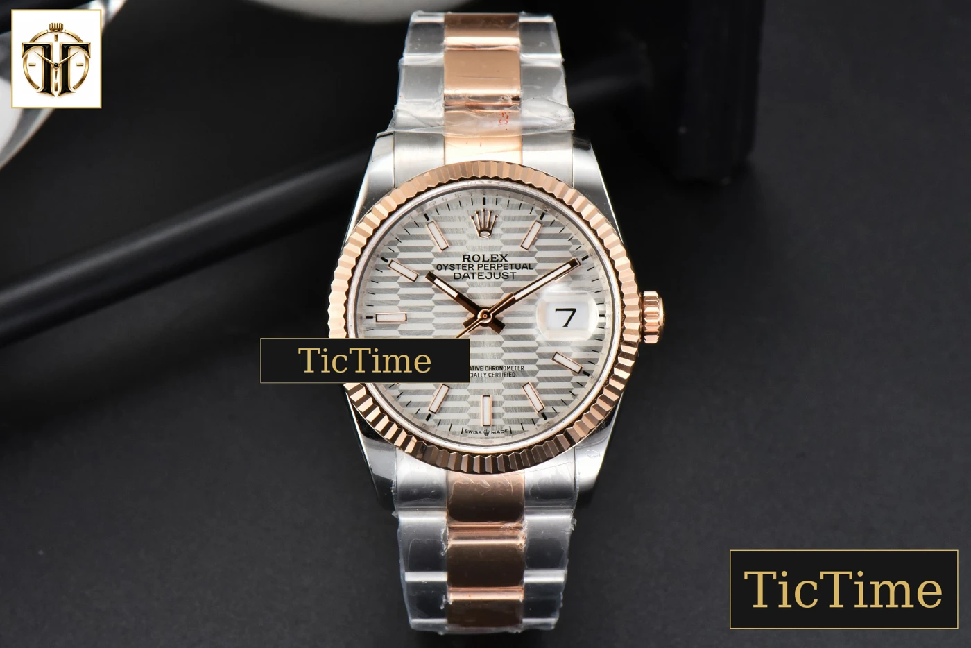Vista frontal — DateJust 36mm BPF RG/SS Fluted Bezel Silver Motif Dial Oyster Bracelet A2824