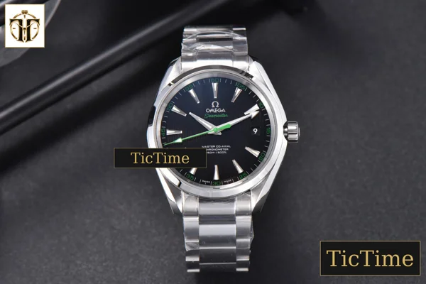 Foto frontal — Aqua Terra 150M 41mm VSF Black Dial Green Hand SS Bracelet A8500