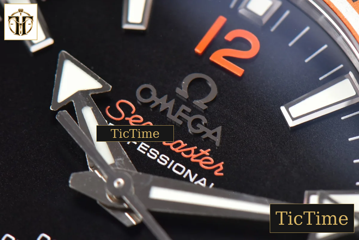 Planet Ocean 600m 42mm VSF Black Dial Orange Bezel SS Bracelet A8500 — foto 6
