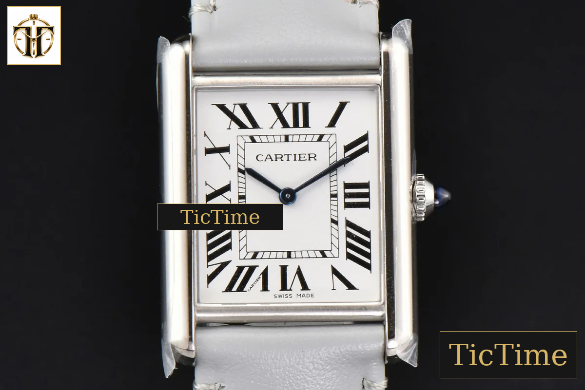 Tank Must Large 33.7×25.5mm K11F White Dial Gray Smooth Calf Strap Quartz — foto 2