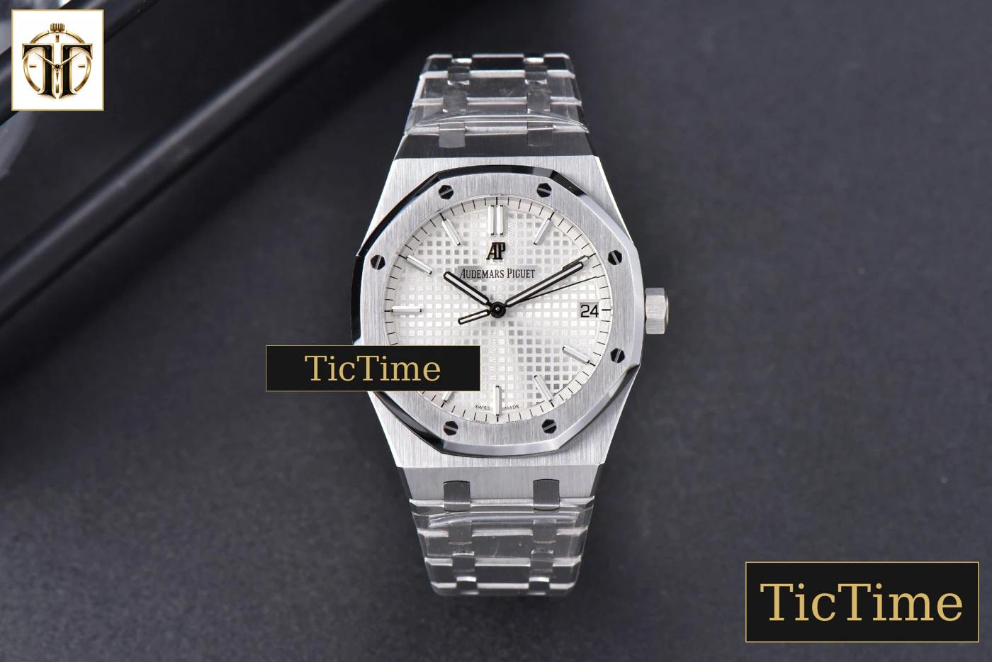 Vista frontal — Royal Oak 15500 41mm OMF White Textured Dial SS Bracelet V2 Miyota 9015