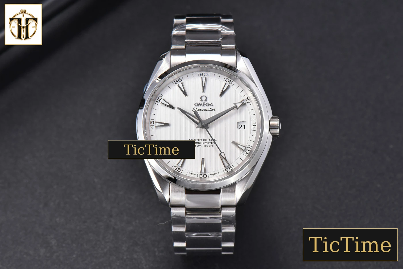 Vista frontal — Aqua Terra 150M 41mm VSF White Textured Dial SS Bracelet A8500
