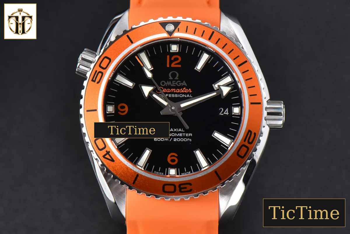 Planet Ocean 600m 42mm VSF Black Dial Orange Bezel Orange Rubber Strap A8500 — foto 2