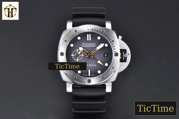 Foto frontal — GMT PAM1323 44mm VSF Gray Dial Black Rubber Strap P9011