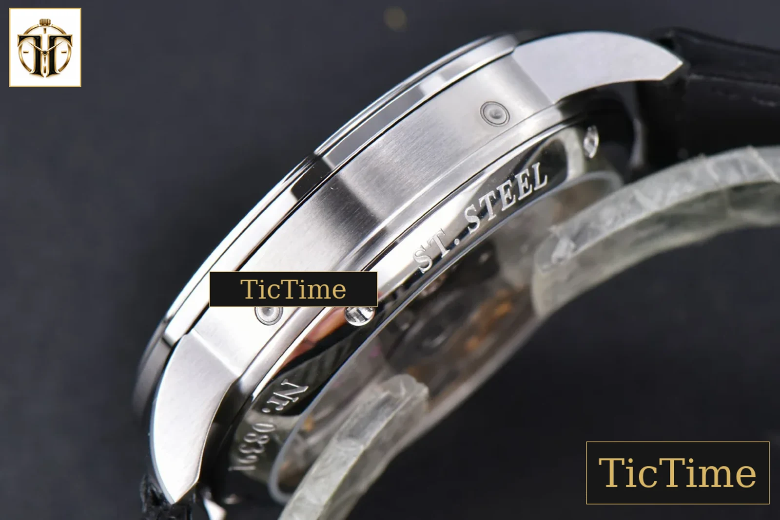 Excellence Panorama Date Moonphase 40mm V9F SS White Dial Black Leather Strap A100 — foto 12