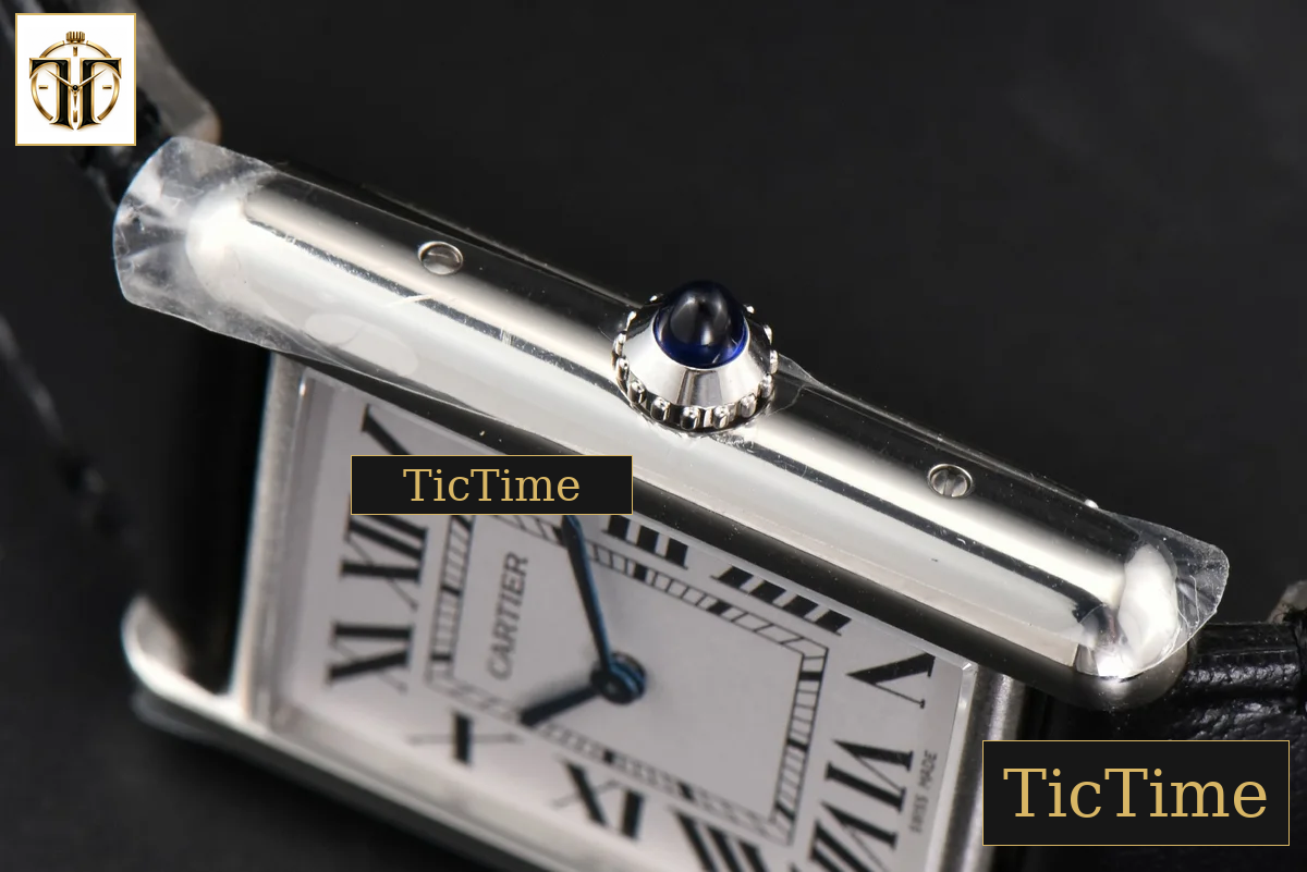 Tank Must Large 33.7×25.5mm K11F White Dial Smooth Black Strap Quartz — foto 11
