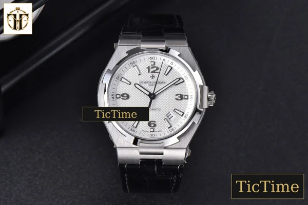 Foto frontal — Overseas 47040 42mm MKF White Textured Dial Leather Strap 9015