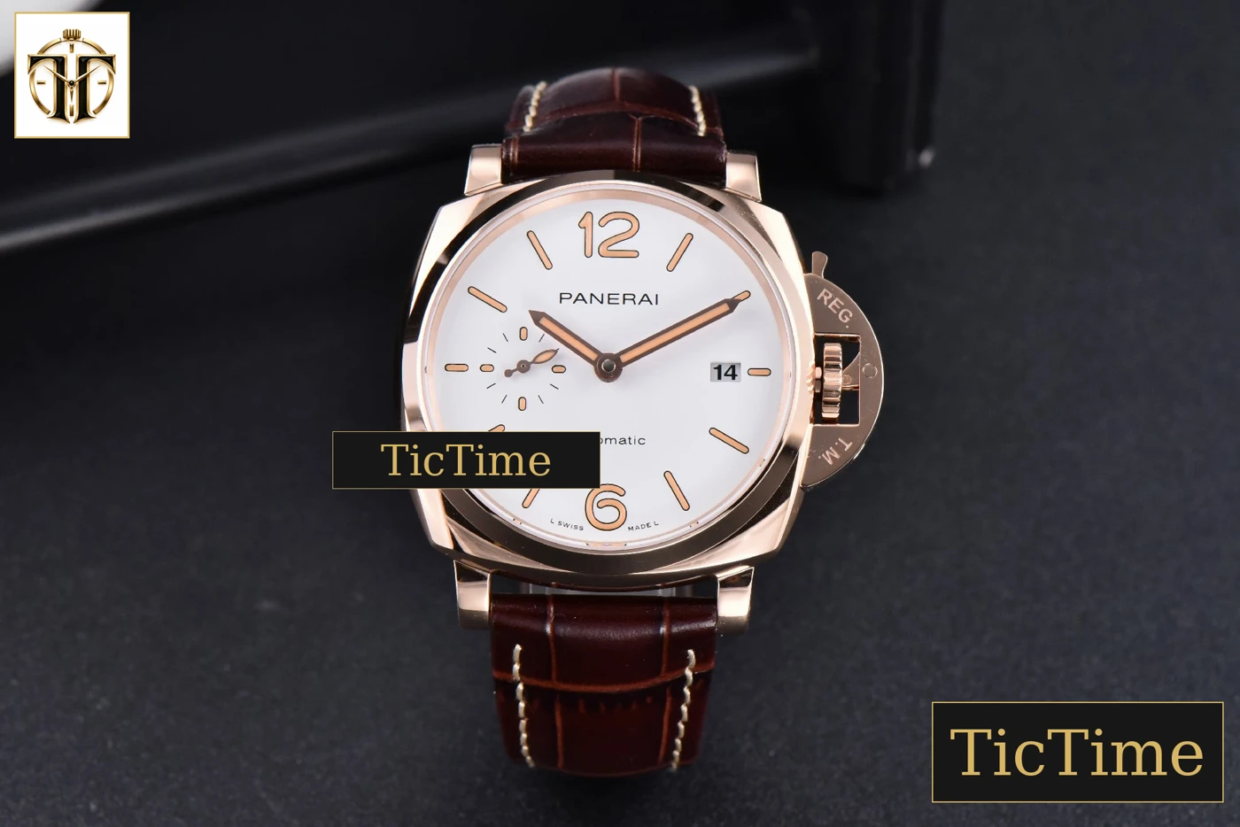 Vista frontal — Luminor Due PAM1042 42mm VSF RG White Dial Brown Leather Strap P900