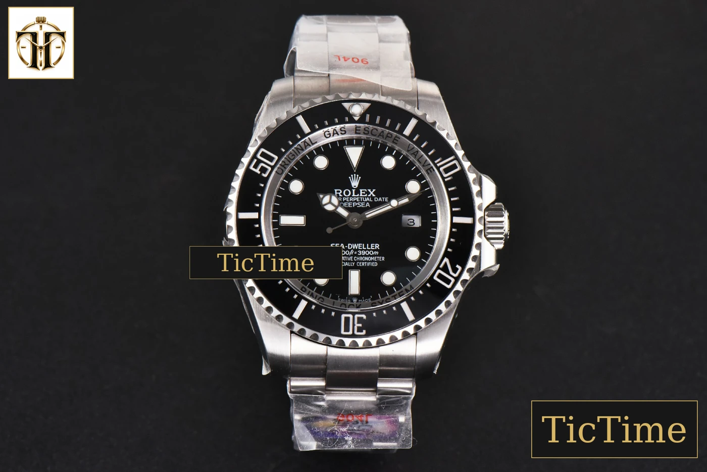 Vista frontal — Sea-Dweller Challenge 126660 44mm CSF Black Dial SS Bracelet VR3235