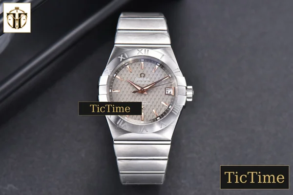 Foto frontal — Constellation 38mm VSF SS/RG Gray Textured Dial SS Bracelet A8500