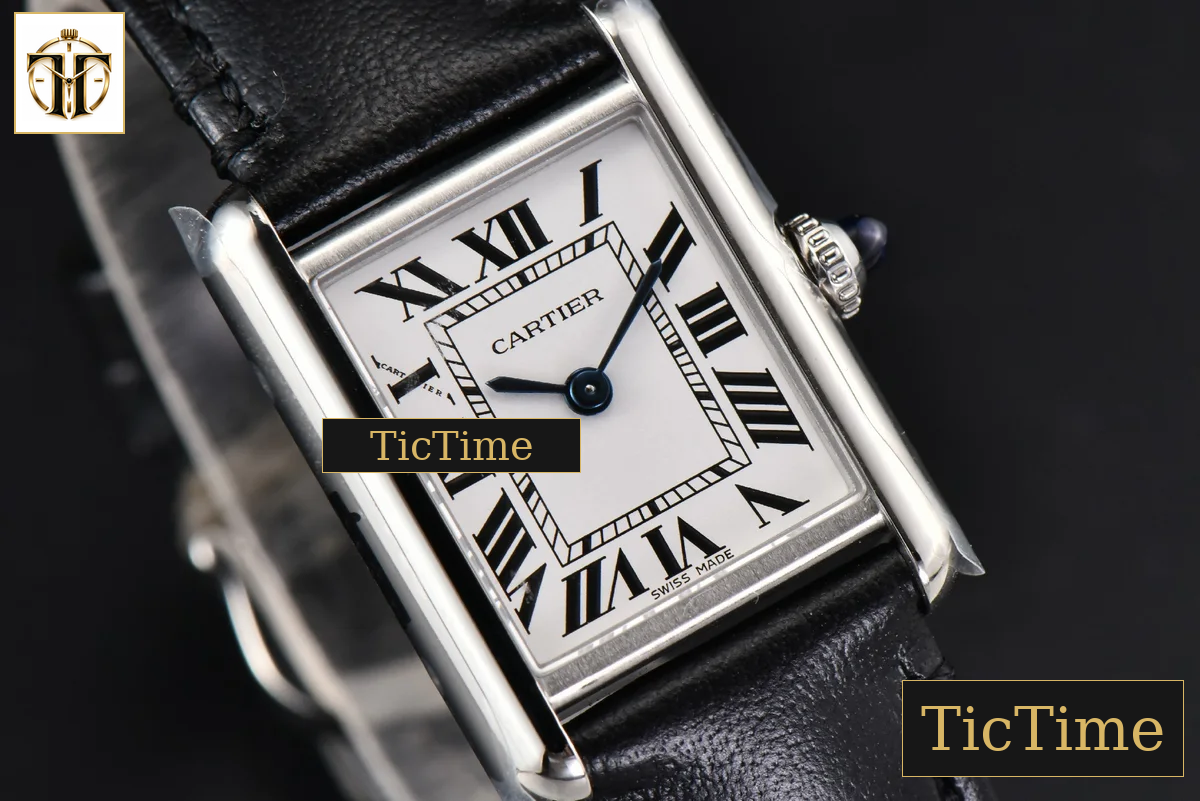 Tank Must Small 29.5×22 mm K11F White Dial Black Smooth Strap Quartz — foto 10