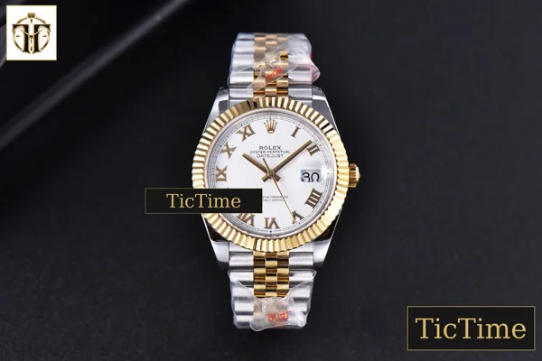 Foto frontal — Datejust 41mm GMF YG/SS White Dial Roma Marker Fluted Bezel Jubille Bracelet VR3235