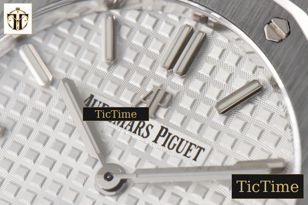 Royal Oak Ladies 33mm 8F White Dial SS Bracelet Swiss Quartz — foto 6