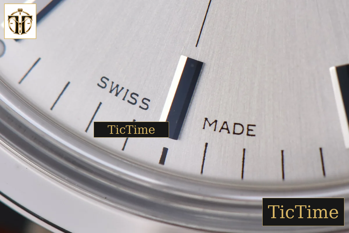 Transocean Day & Date 43mm V7F Silver Dial Brown Leather Strap CA145 — foto 8