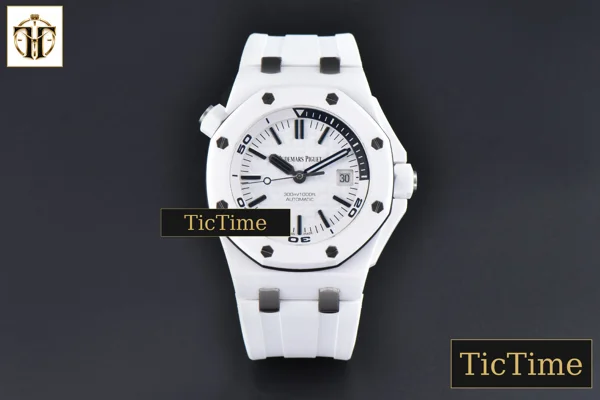 Foto frontal — Royal Oak Offshore Diver 15707 42mm ZF White Ceramic White Dial Rubber Strap A3120