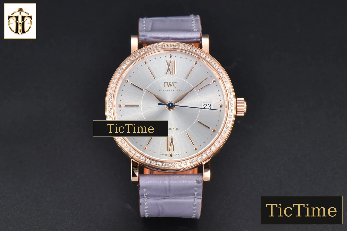 Vista frontal — Portofino 37mm V7F RG Diamond Silver Dial RG Marker Grape Leather Strap A2892