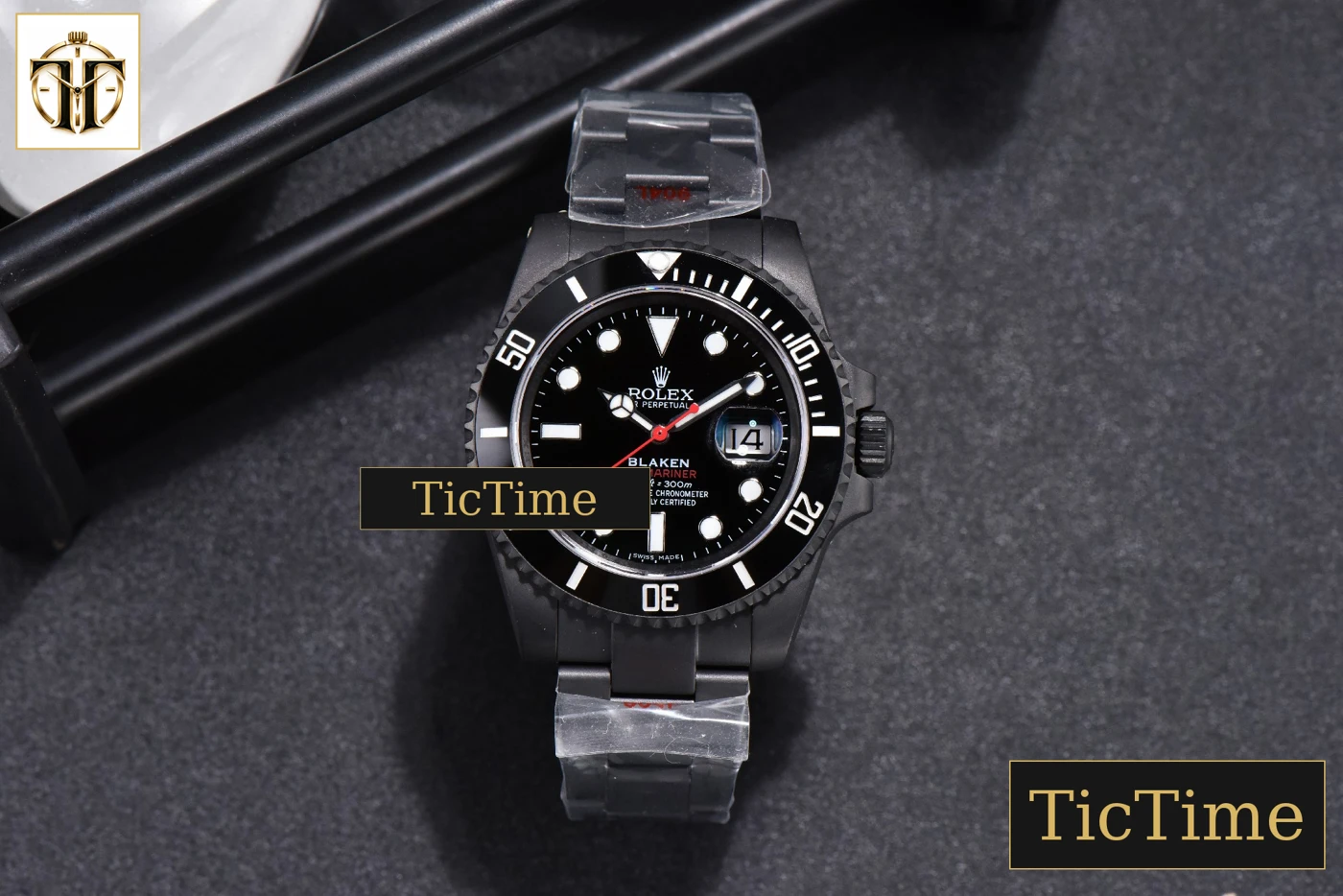 Vista frontal — Blaken Submariner LN 116610 IPKF Red Hand Red Text PVD Bracelet A2836