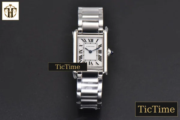 Foto frontal — Tank Must Small 29.5mmx22mm K11F White Dial SS Bracelet Ronda Quartz