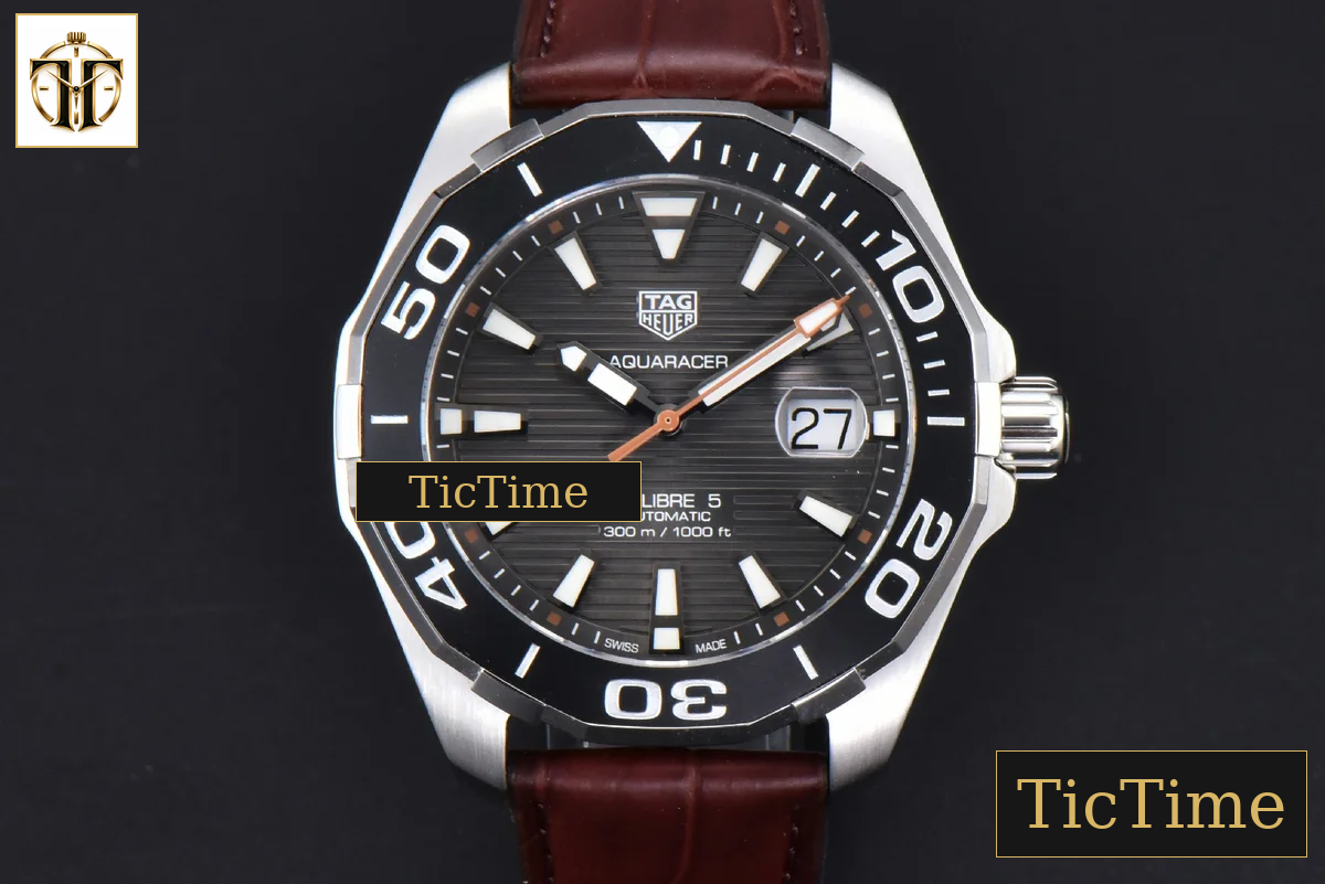 Aquaracer Calibre 5 43mm OF Black Dial Brown Hand Brown Leather Strap SW200 — foto 2