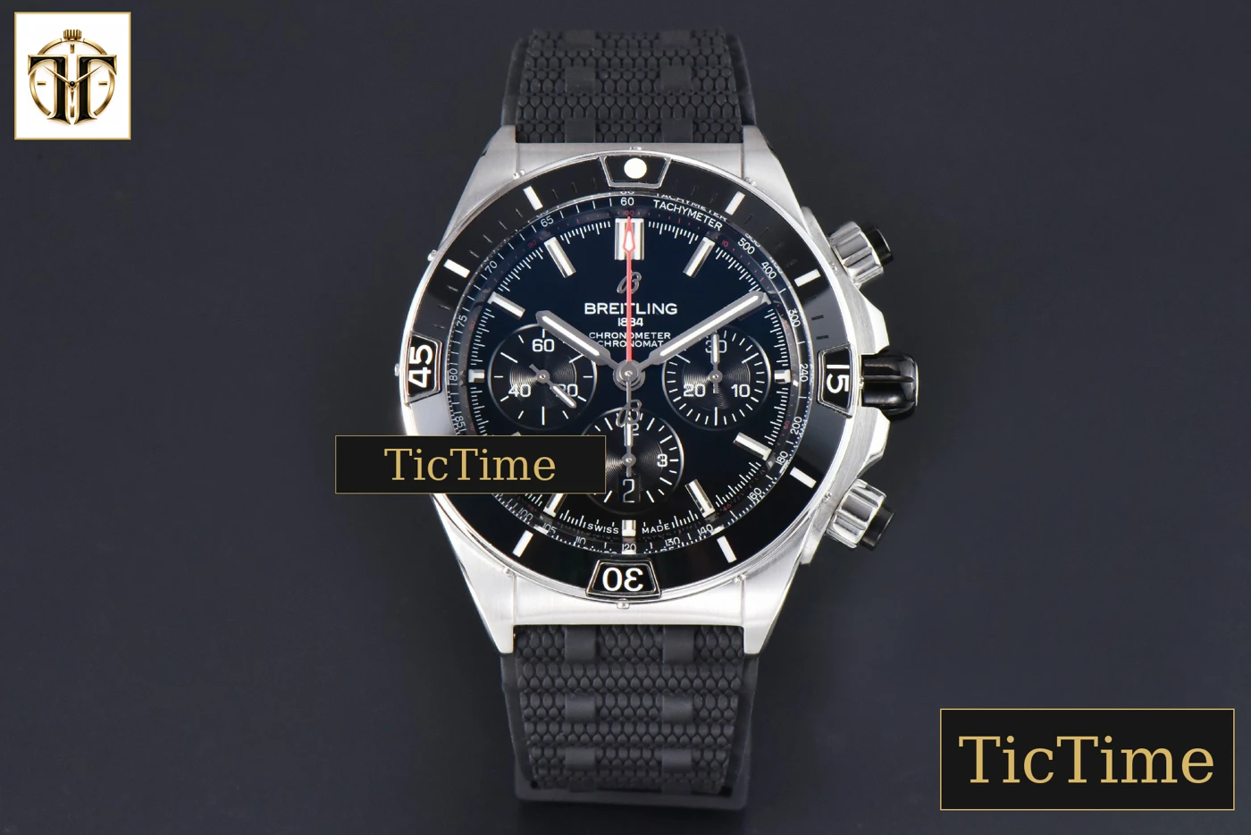 Vista frontal — Chronomat B01 44mm BLSF Black Bezel Black Dial Rubber Strap 7750