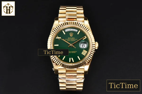 Foto frontal — DayDate 904L 40mm GMF YG Green Dial YG Bracelet A3235