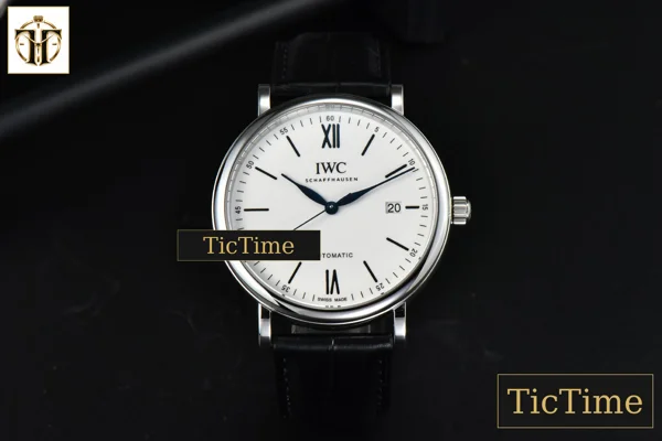 Foto frontal — Portofino Automatic 40mm ZF White Dial Blue Marker Black Croc Strap A9019