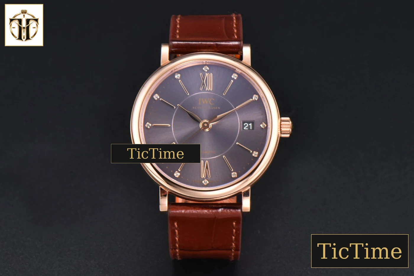 Vista frontal — Portofino 37mm V7F RG Gray Dial RG Marker Brown Leather Strap A2892
