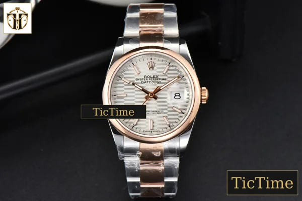 Foto frontal — Datejust 36mm BPF RG/SS Smooth Bezel Silver Motif Dial Oyster Bracelet A2824