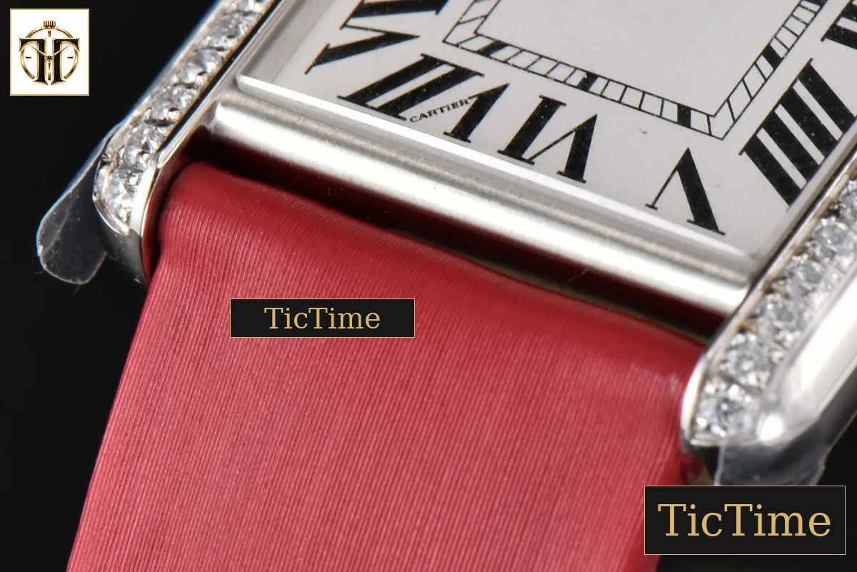Tank Must Large 33.7×25.5mm K11F Diamond White Dial Red Smooth Calf Strap Quartz — foto 8