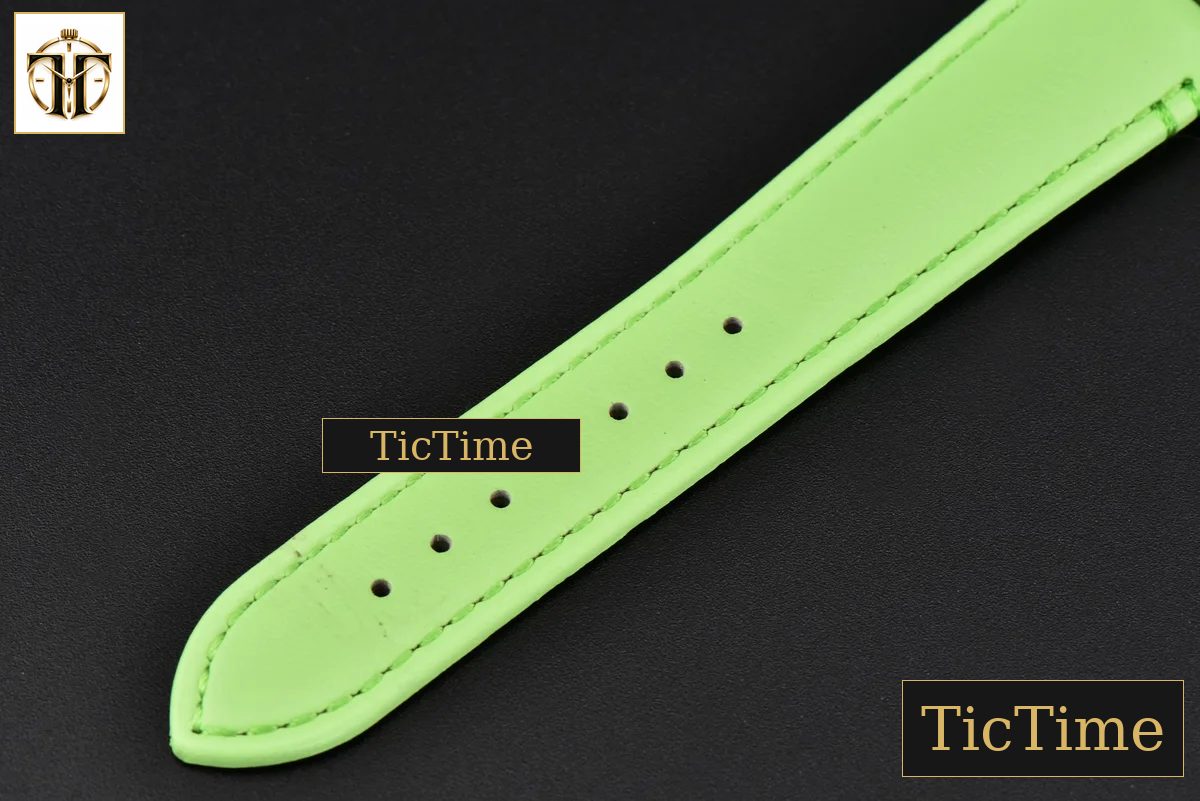Tank Must Large 33.7×25.5mm K11F White Dial Green Smooth Calf Strap Quartz — foto 23