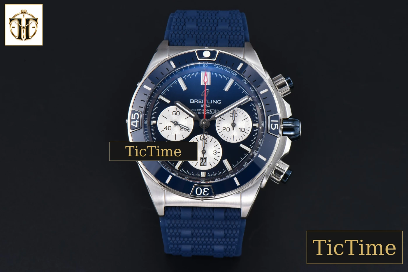 Vista frontal — Chronomat B01 44mm BLSF Blue Bezel Blue Dial White Subdial White Rubber Strap 7750
