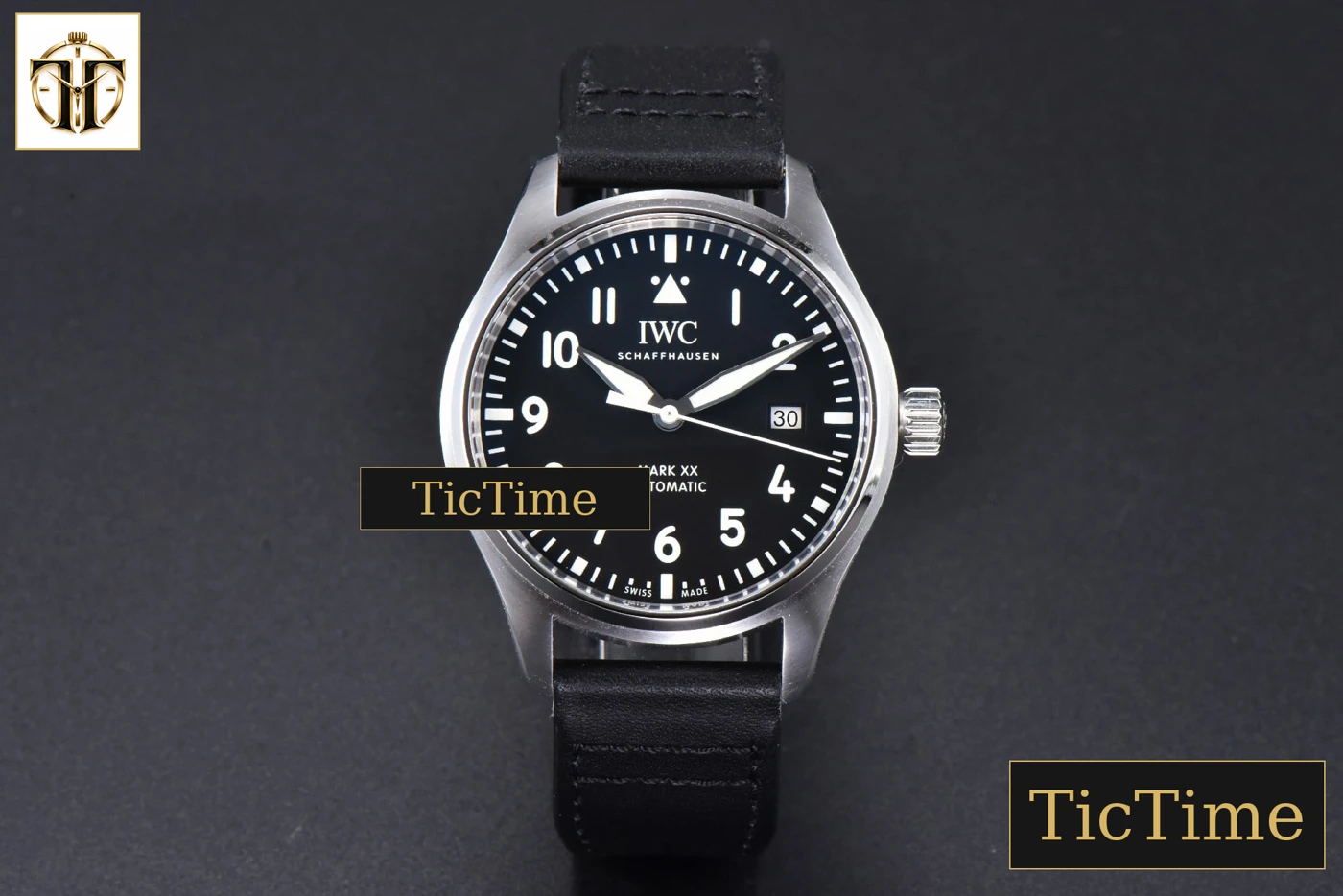 Vista frontal — Pilot Mark XX IW328201 40mm ZF Black Dial Black Leather Strap A32111