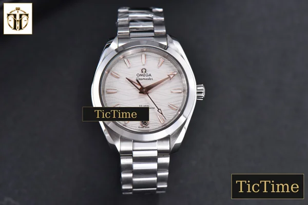 Foto frontal — Aqua Terra 150M Ladies 34mm VSF White Wave Dial RG Marker SS Bracelet A8800