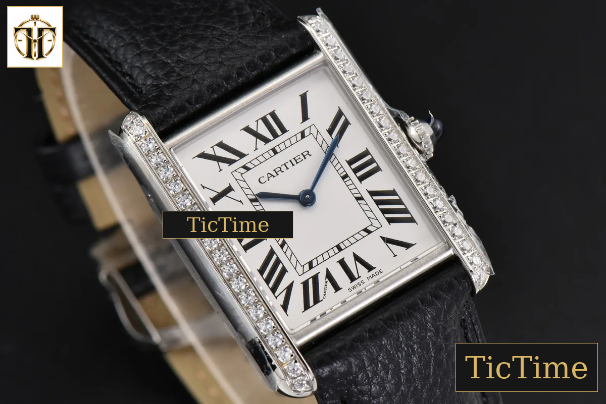 Tank Must Large 33.7×25.5mm K11F Diamond White Dial Black Litchi Grained Strap Quartz — foto 10