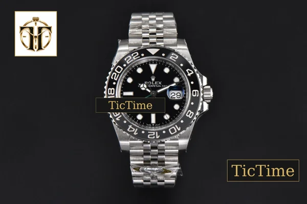 Foto frontal — GMT Master GRNR Bruce Wayne 126710 Gold Factory Black/Gray Bezel Jubilee Bracelet V4