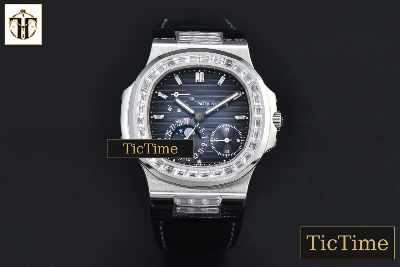 Vista frontal — Nautilus 5712 40mm PPF Gray Diamond Bezel Blue Dial Diamond Marker Moonphase Black Leather Strap A240