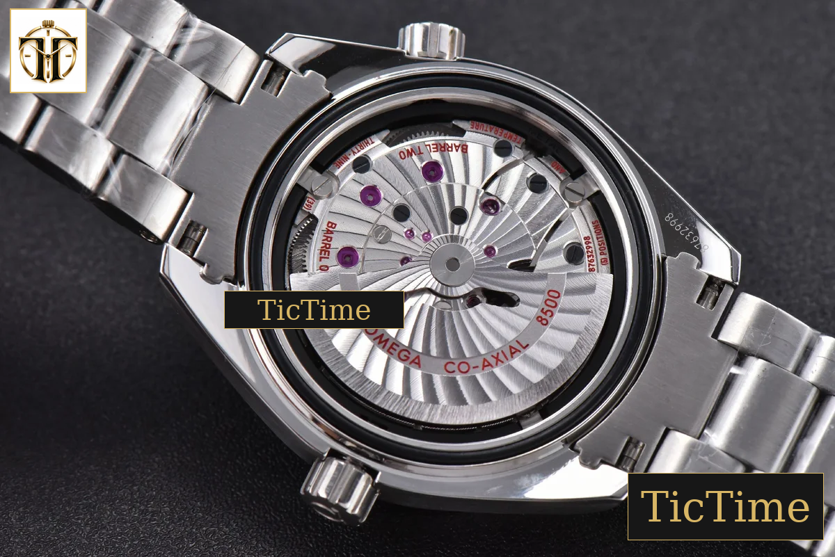 Planet Ocean 600m 42mm VSF Black Dial SS Bracelet A8500 — foto 18