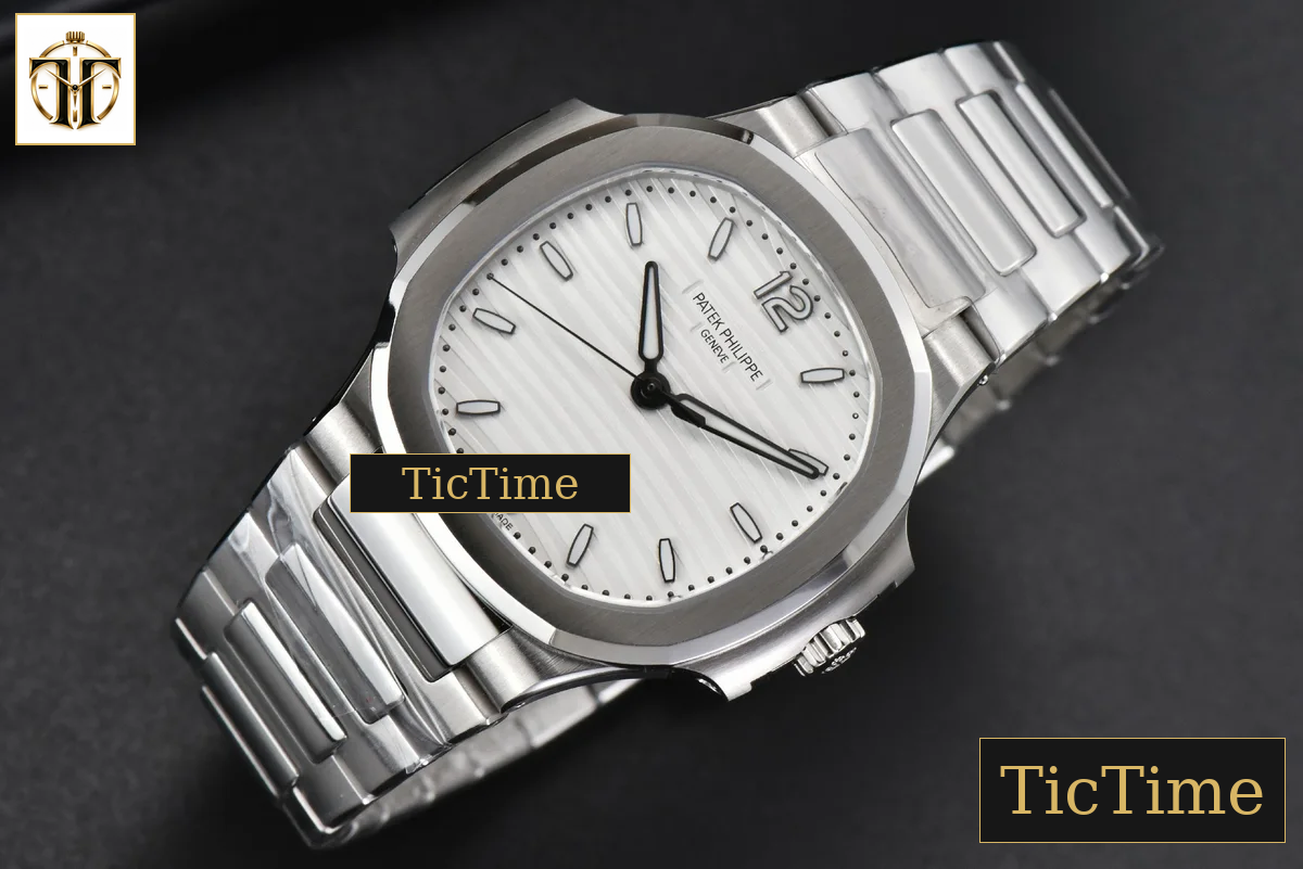 Nautilus Ladies 7118 35mm 3KF White Dial SS Bracelet A324 — foto 4