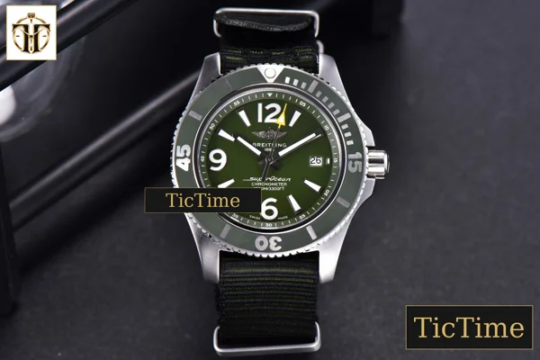Foto frontal — Superocean Automatic 44mm TF Green Dial Green Bezel Green Nylon Strap A2824