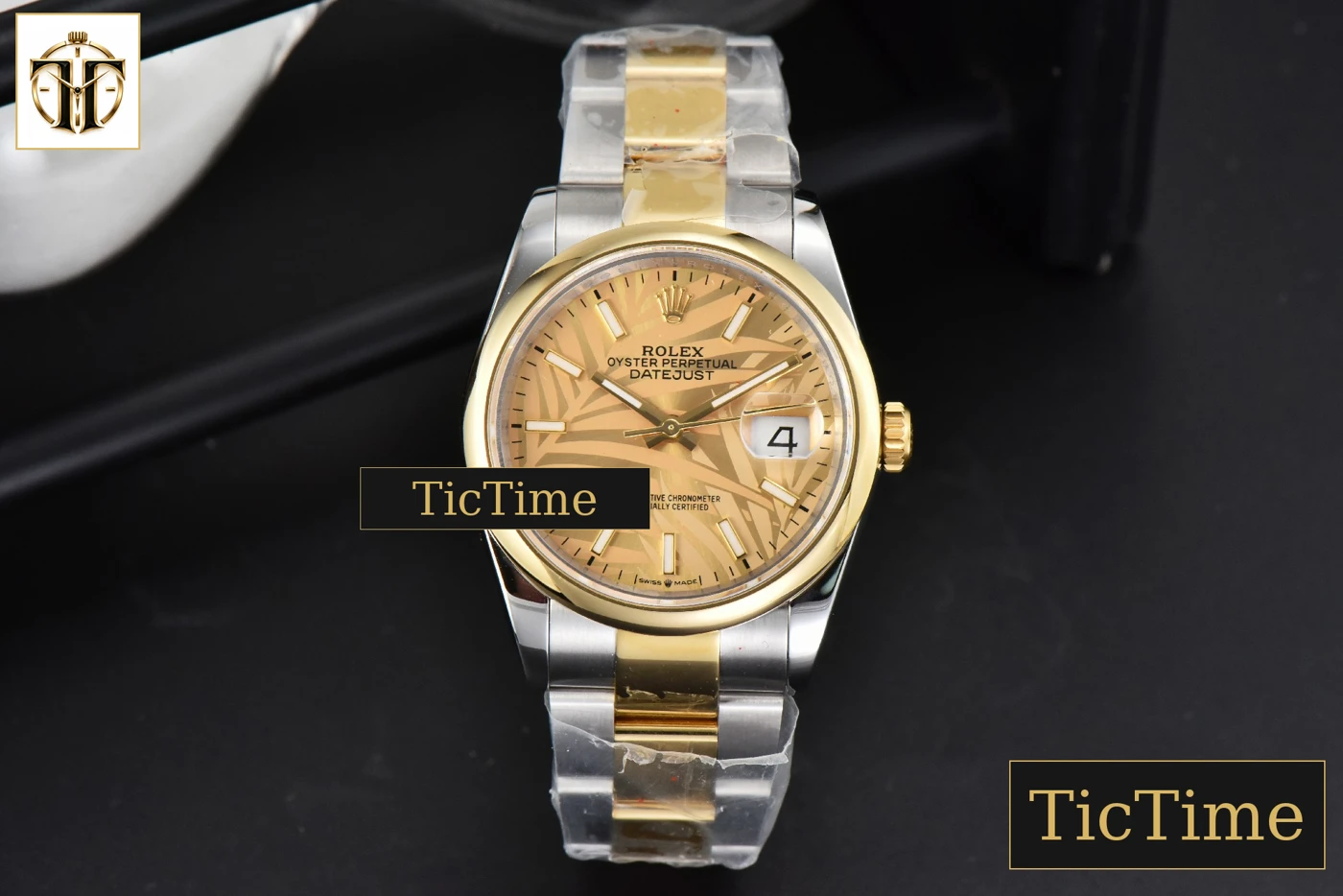 Vista frontal — DateJust 36mm BPF YG/SS Smooth YG Palm Dial Oyster Bracelet A2824