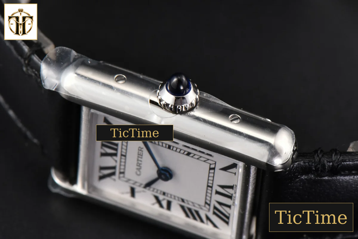 Tank Must Small 29.5×22 mm K11F White Dial Black Smooth Strap Quartz — foto 12