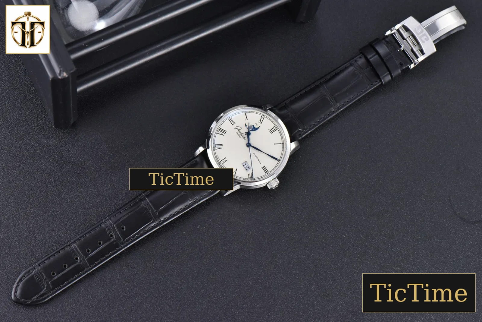 Excellence Panorama Date Moonphase 40mm V9F SS White Dial Black Leather Strap A100 — foto 27