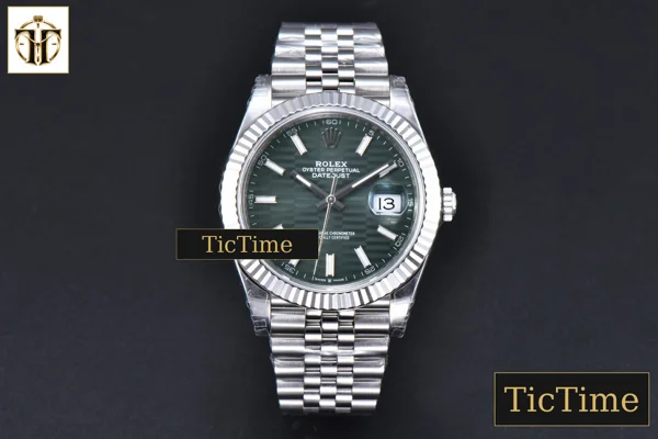 Foto frontal — DateJust 904L 126334 41mm VSF Green Motif Dial Jubilee Bracelet VS3235