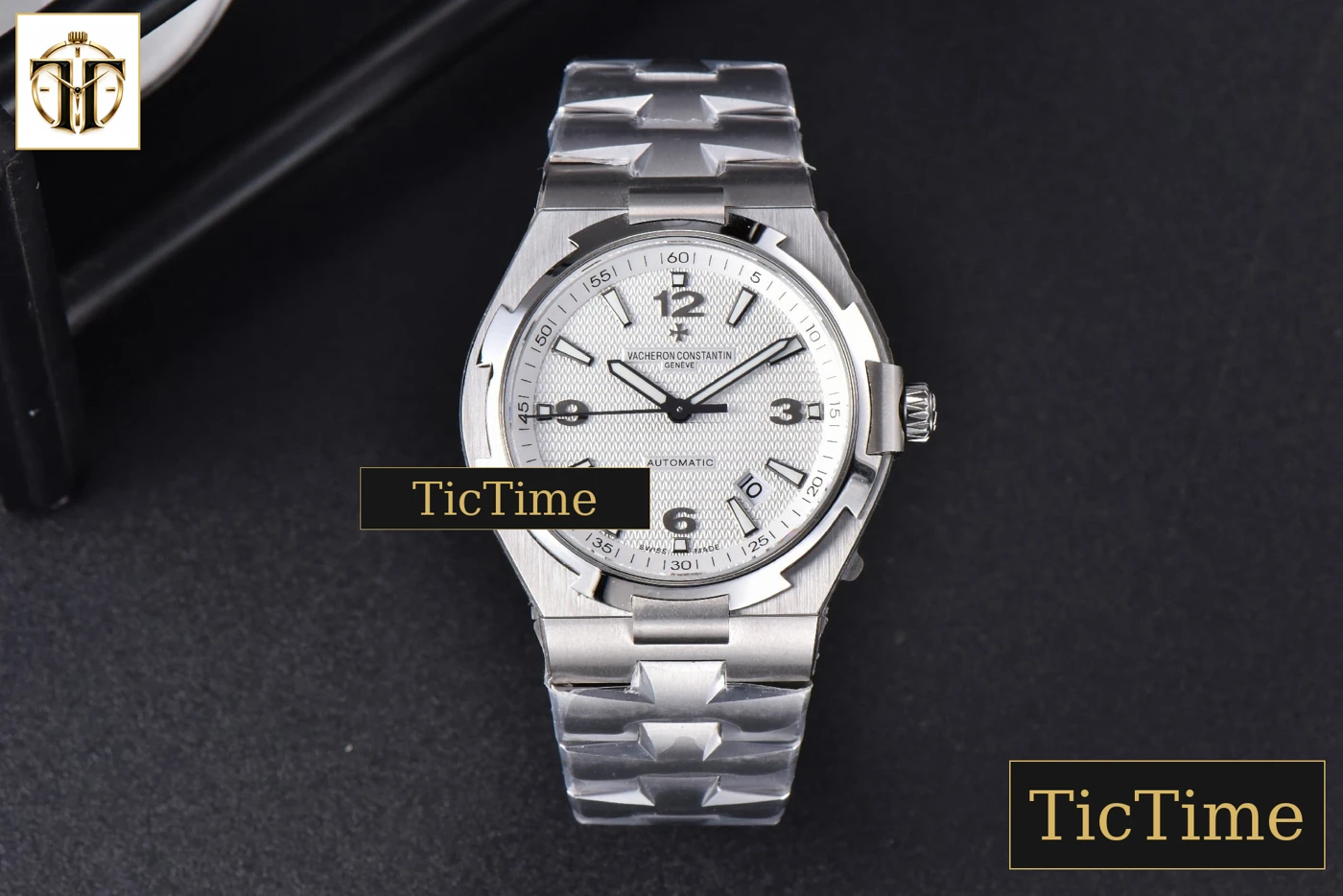 Vista frontal — Overseas 47040 42mm MKF White Textured Dial SS Bracelet 9015