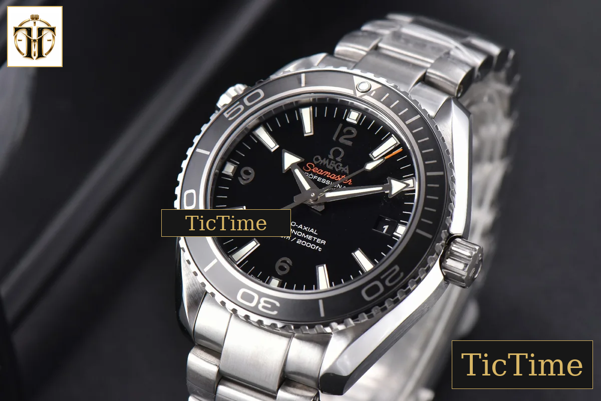 Planet Ocean 600m 42mm VSF Black Dial SS Bracelet A8500 — foto 5