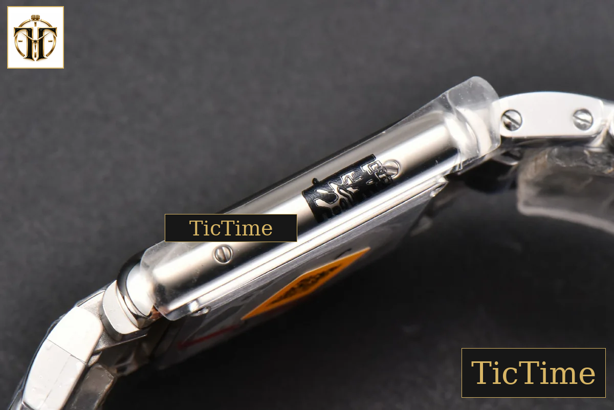 Tank Must Small 29.5mmx22mm K11F White Dial SS Bracelet Ronda Quartz — foto 13